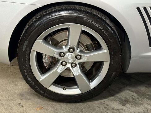 Used 2010 Chevrolet Camaro SS RWD image 11
