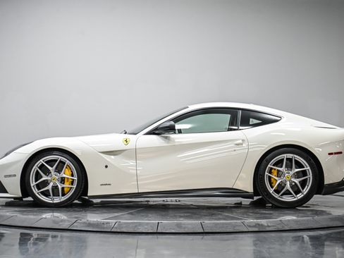 Used 2015 Ferrari F12 Berlinetta image 24