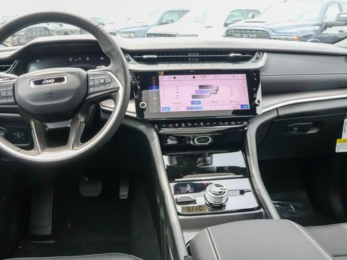 New 2026 Jeep Grand Cherokee Limited AWD/4WD image 16