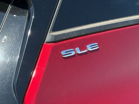 Used 2022 GMC Terrain SLE w/ Driver Convenience Package AWD/4WD image 8