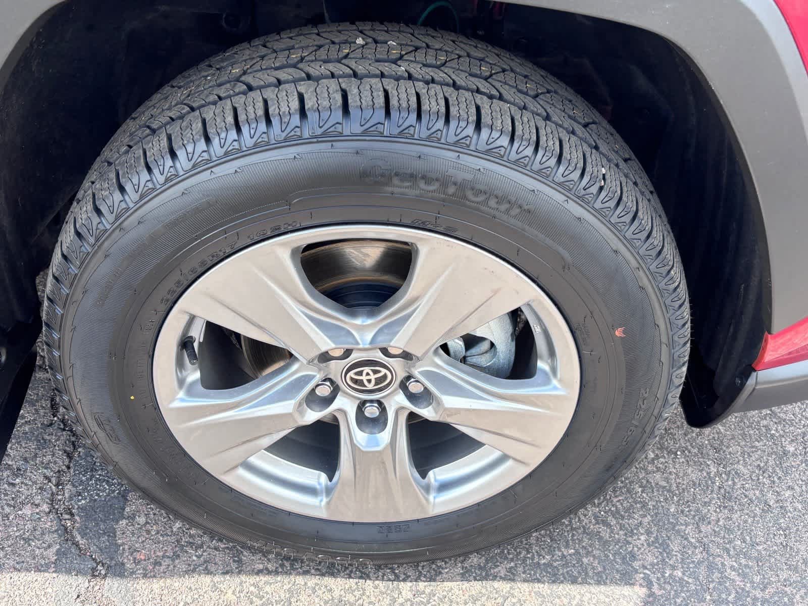 Used 2024 Toyota RAV4 XLE w/ Convenience Package FWD image 12
