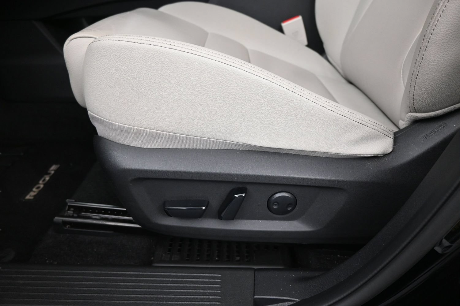 Certified 2025 Nissan Rogue SL w/ SL Premium Package FWD image 10