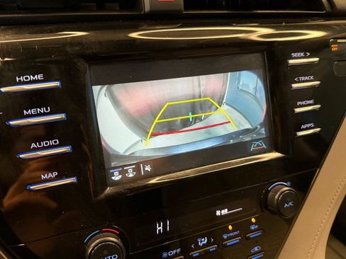 Used 2019 Toyota Camry SE image 8