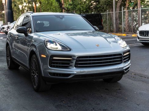 Used 2020 Porsche Cayenne AWD/4WD image 2