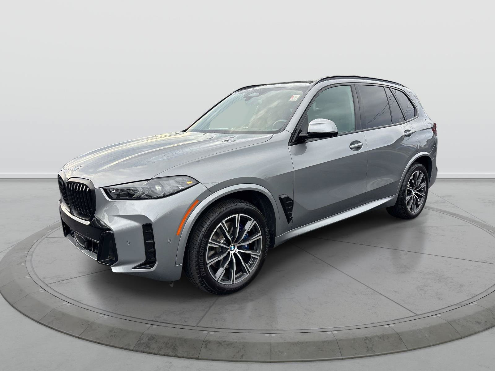 Used 2026 BMW X5 xDrive40i w/ M Sport Package AWD/4WD image 1