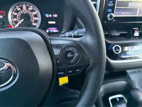 Used 2021 Toyota Corolla LE image 30