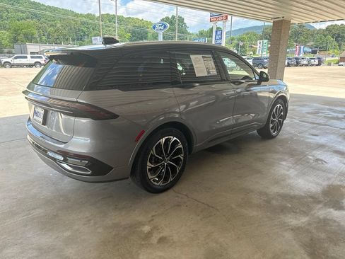 Used 2025 Lincoln Nautilus Reserve AWD/4WD image 4