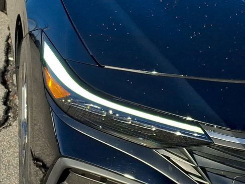 Used 2024 Hyundai Elantra SEL image 9