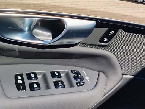New 2026 Volvo XC90 B6 Plus w/ Protection Package Premier image 10