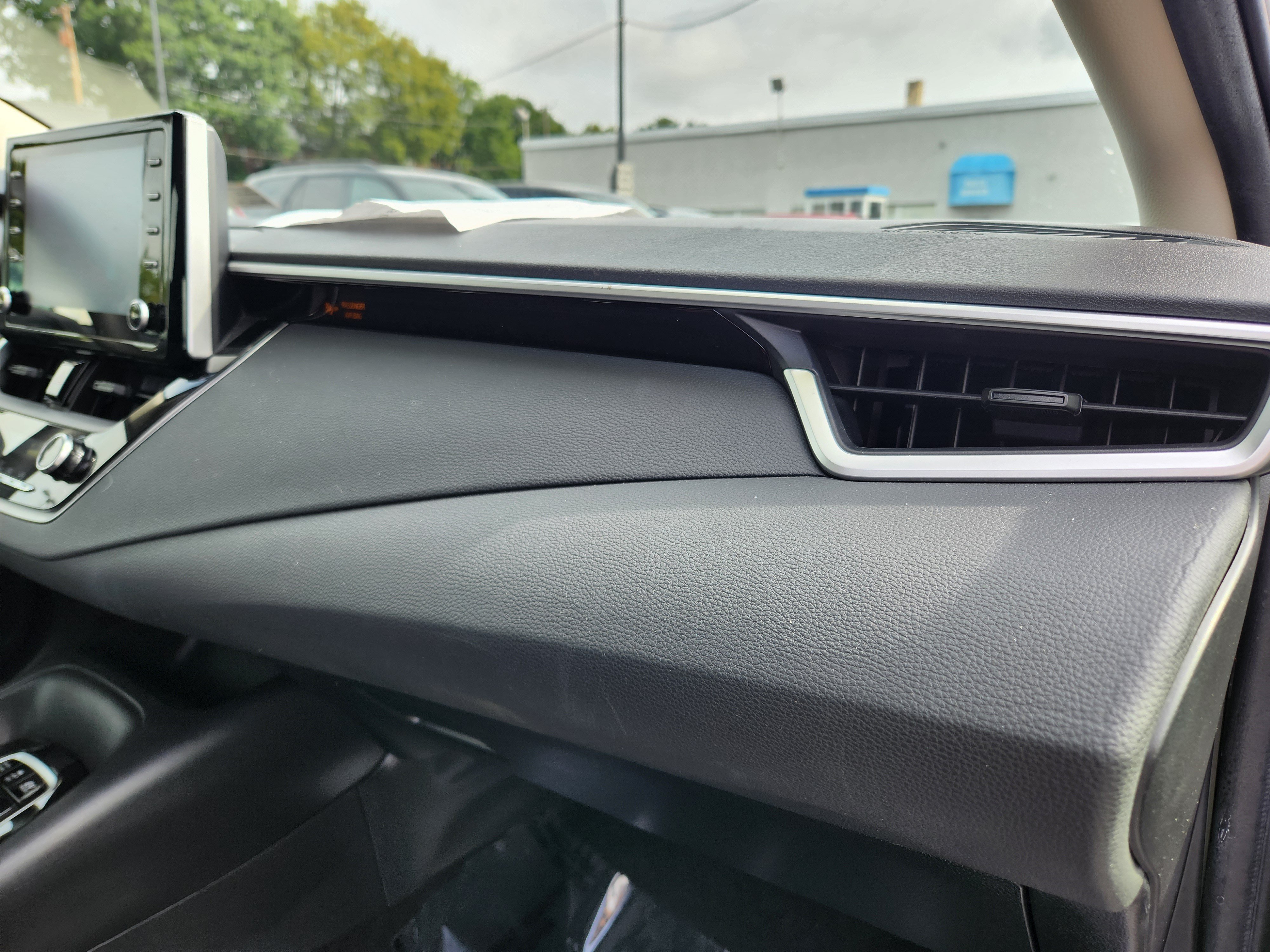 Used 2020 Toyota Corolla LE FWD image 17
