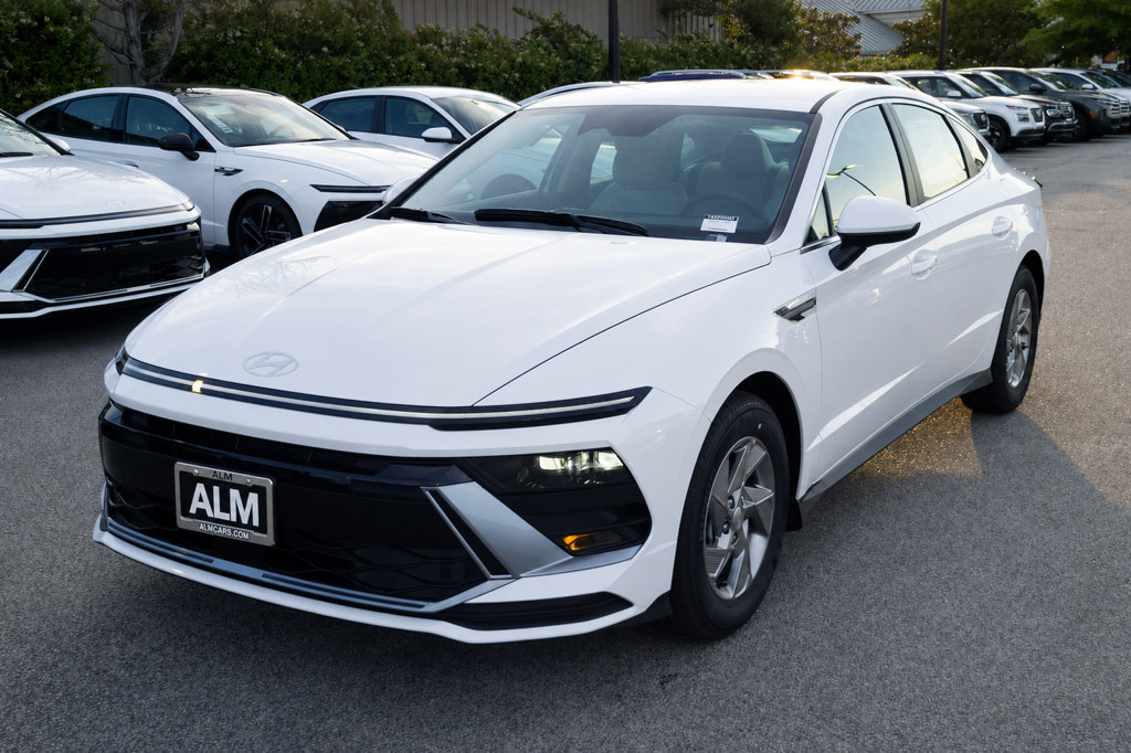 New 2027 Hyundai Sonata SE FWD image 1