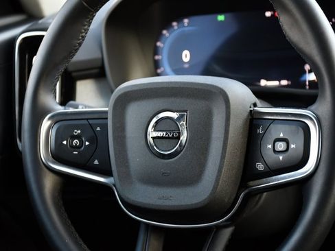 Certified 2025 Volvo XC40 B5 Core image 18