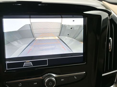 Used 2023 Chevrolet Traverse LS image 10