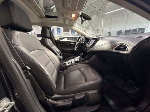 Used 2018 Chevrolet Cruze Premier FWD image 28