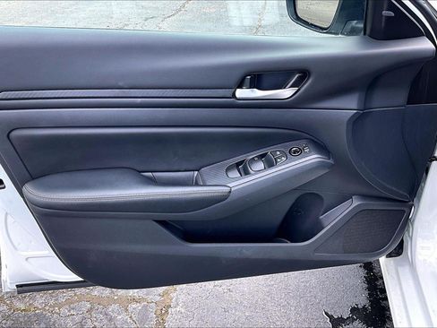 Used 2025 Nissan Altima 2.5 SV FWD image 21