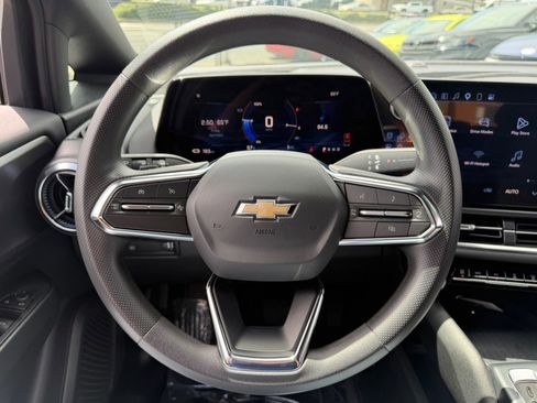 Used 2025 Chevrolet Equinox EV LT FWD image 13