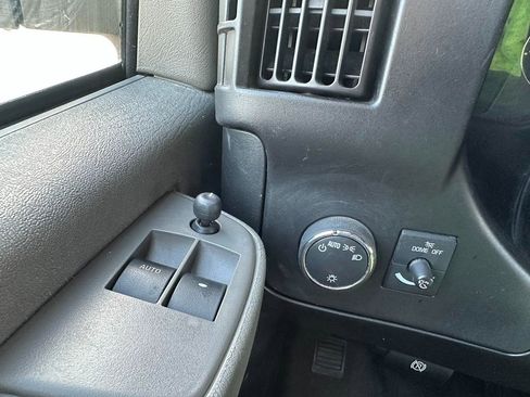 Used 2022 Chevrolet Express 2500 RWD 2500 135 w/ Driver Convenience Package image 17