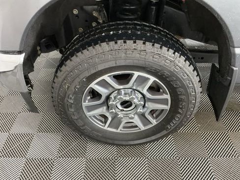 Used 2025 Ford F350 Lariat w/ FX4 Off-Road Package image 32