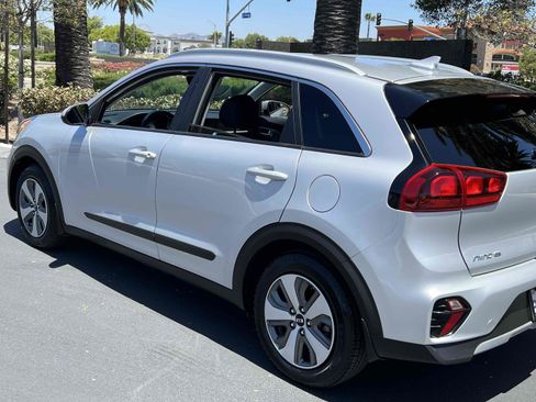 Used 2020 Kia Niro LX FWD image 39