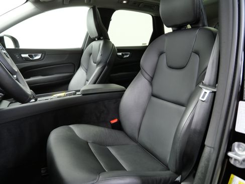 Used 2025 Volvo XC60 B5 Core AWD/4WD image 15
