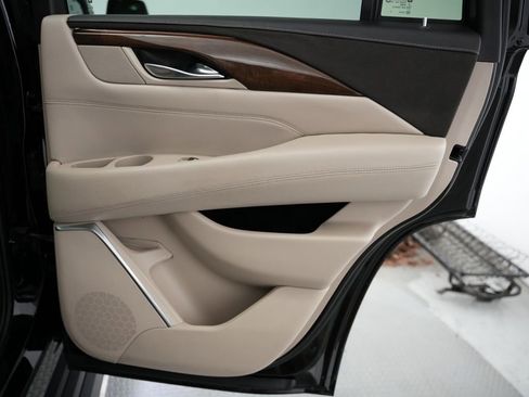 Used 2018 Cadillac Escalade Premium Luxury image 39