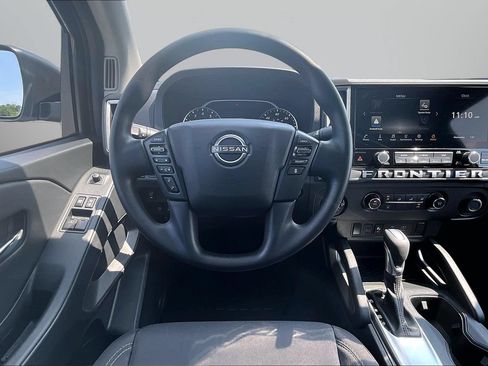 Certified 2025 Nissan Frontier SV AWD/4WD image 4