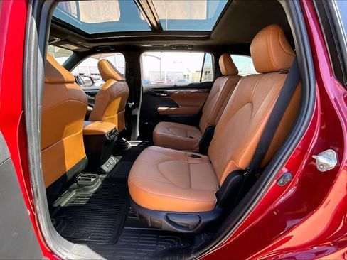 Used 2023 Toyota Highlander Platinum image 20