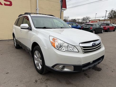 Used 2010 Subaru Outback 2.5i Premium image 3