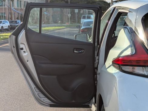 Used 2018 Nissan Leaf SL image 11