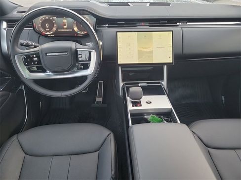 New 2025 Land Rover Range Rover SE image 18
