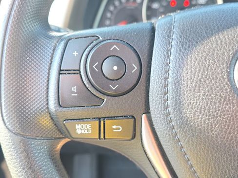 Used 2015 Toyota RAV4 LE image 25