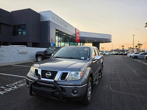 Used 2019 Nissan Frontier SL RWD image 1