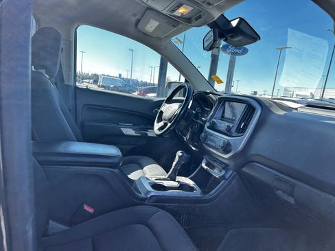 Used 2017 Chevrolet Colorado LT w/ LT Convenience Package image 12