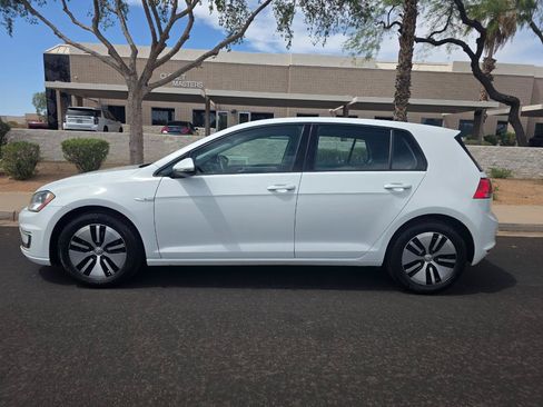 Used 2016 Volkswagen e-Golf SE w/ DC Fast Charging Package FWD image 5