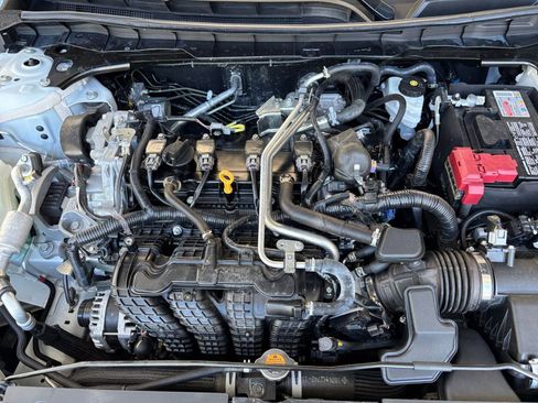 Used 2025 Nissan Altima 2.5 SV FWD image 32