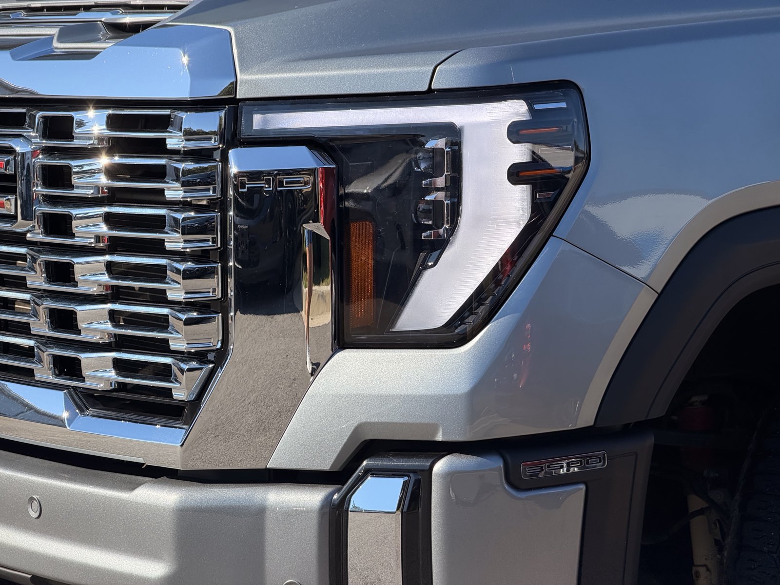 Used 2024 GMC Sierra 3500 Denali w/ Denali Reserve Package AWD/4WD image 8