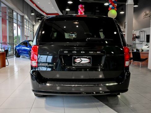 Used 2019 Dodge Grand Caravan SE w/ UConnect Hands-Free Group image 5