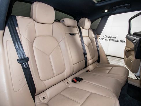 Used 2023 Porsche Macan S image 30