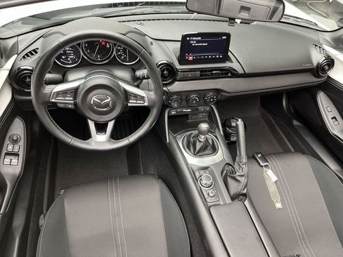 Used 2021 MAZDA MX-5 Miata RF Club w/ Appearance Package RWD image 4