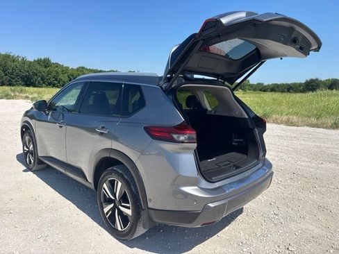 Used 2025 Nissan Rogue SL AWD/4WD image 4
