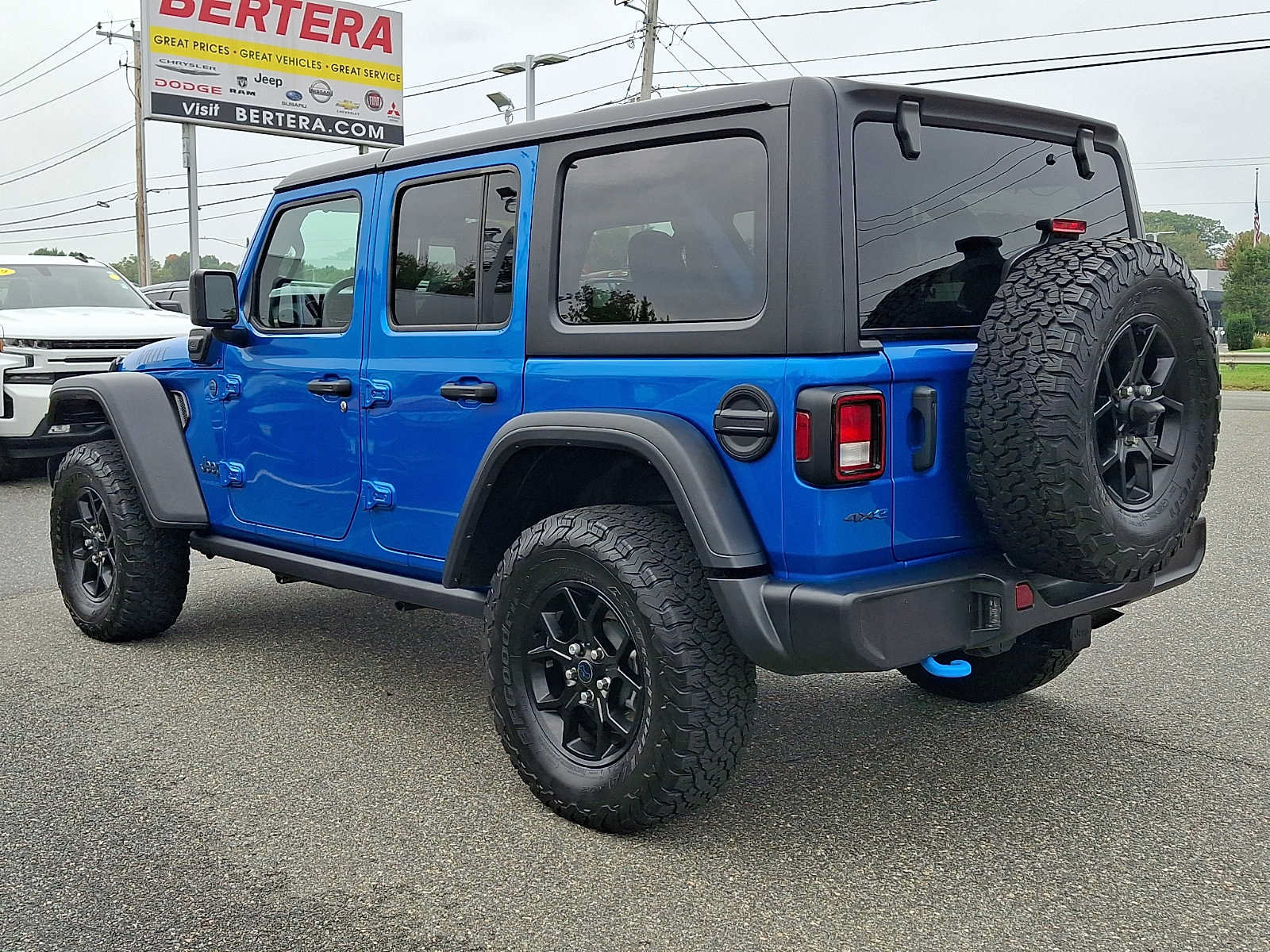 Used 2024 Jeep Wrangler Unlimited AWD/4WD image 4