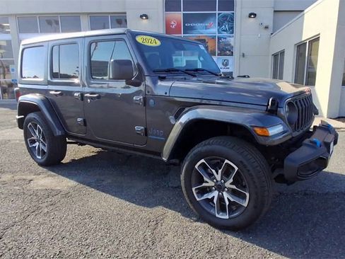 Used 2024 Jeep Wrangler Unlimited w/ Convenience Group image 2