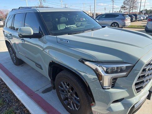 Used 2025 Toyota Sequoia Platinum image 3