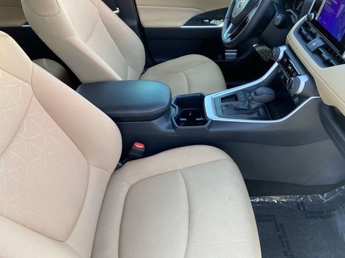 Certified 2025 Toyota RAV4 XLE w/ Convenience Package FWD image 17