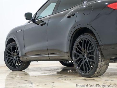 Used 2018 Maserati Levante AWD/4WD image 11