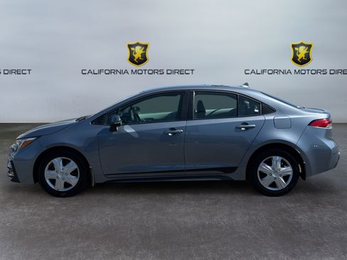 Used 2025 Toyota Corolla SE FWD image 2