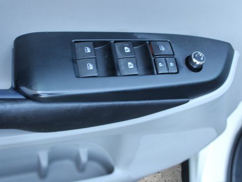 Used 2017 Toyota Highlander XLE image 47