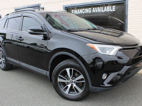 Used 2017 Toyota RAV4 XLE AWD/4WD image 10