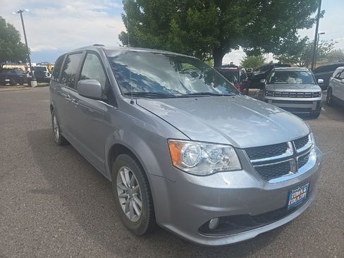 Used 2019 Dodge Grand Caravan SXT FWD image 2