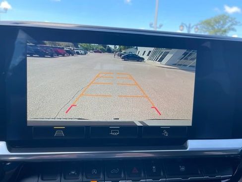 Used 2022 Chevrolet Silverado 1500 RST w/ Rally Edition AWD/4WD image 9